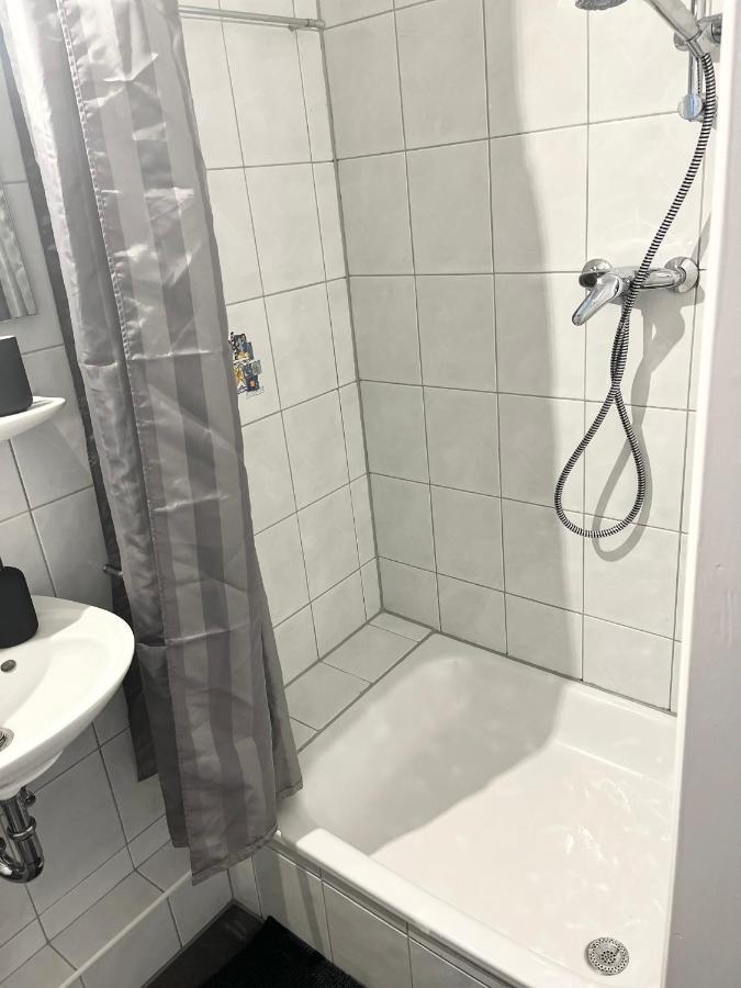 Gemuetliches Zentrales Apartment 2 Min Bis Du Hbf Duisburg Luaran gambar